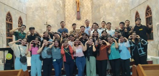 Peringati Bulan Rosario, KMKAT Unika Santo Thomas Gelar Doa Rosario Bersama